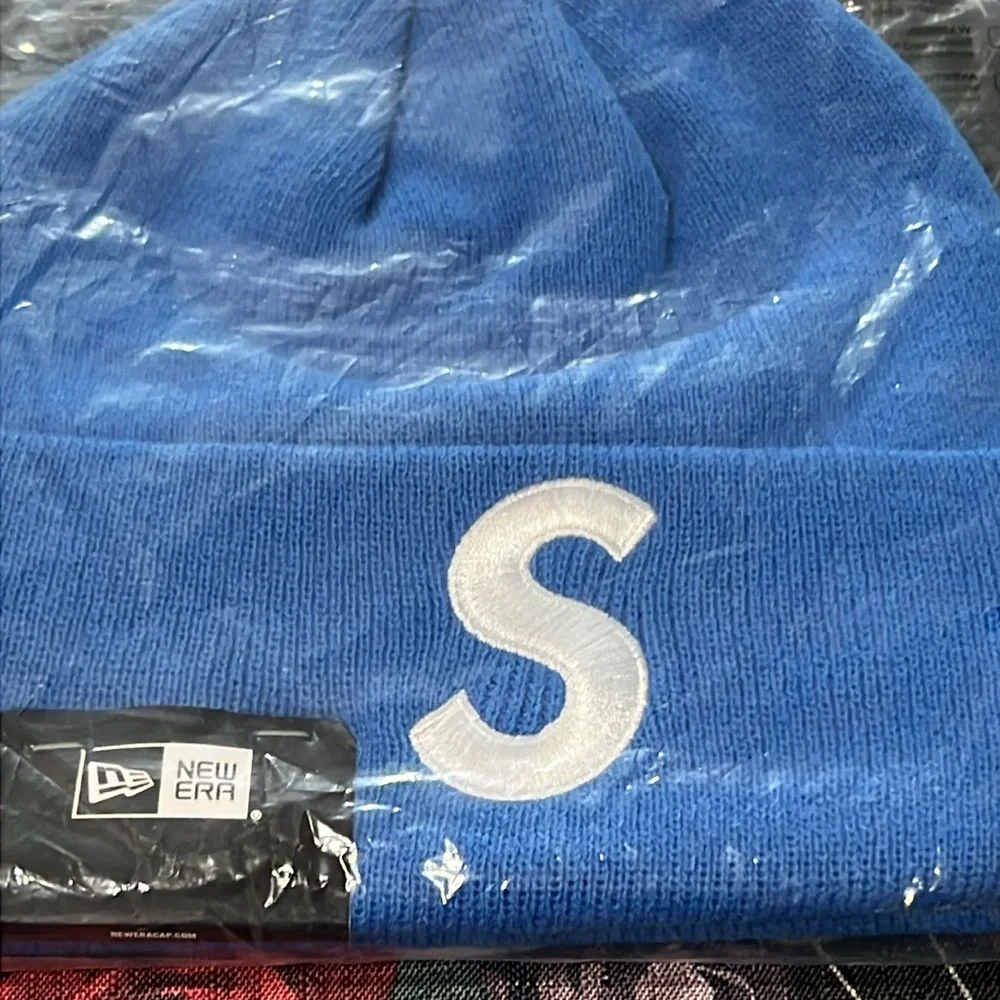 NWT FW24 SUPREME x NEW ERA “S” LOGO BOGO DARK ROYAL WHITE BEANIE KNIT HAT RARE - Picture 2 of 7